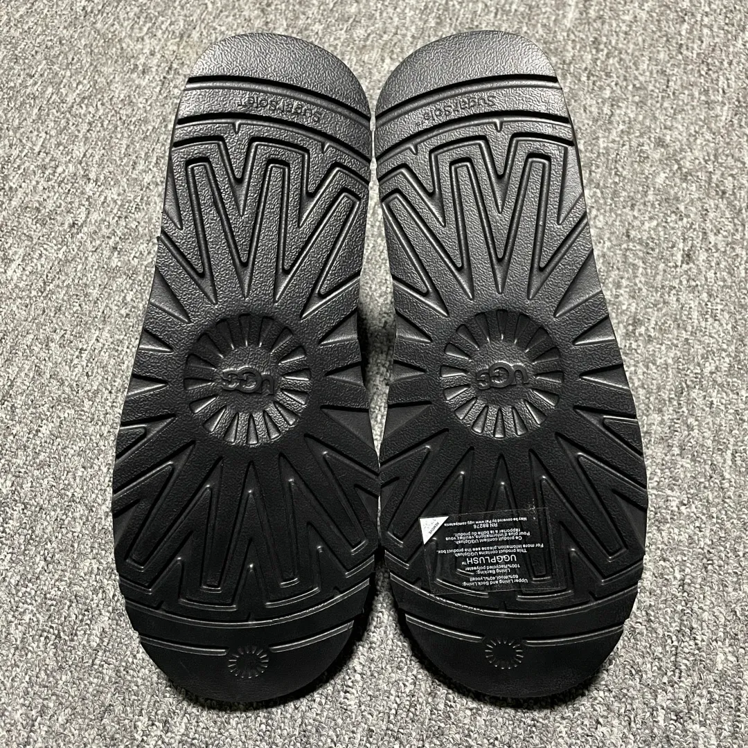 Pick up locally 💰640. The core recommendation is good price. The platform is exclusively for foreign trade. UGG men's snow boots 1097089. The foreign trade platform is full of Z. High-end retail is exclusively for quality. Produced by the production line of a ten-year-old brand shoemaking factory. Pay attention to every detail. Longfeng A-grade genuine sheep fur is integrated. Created in full compliance with the ZP process. Size: 40 41 42 43 44
